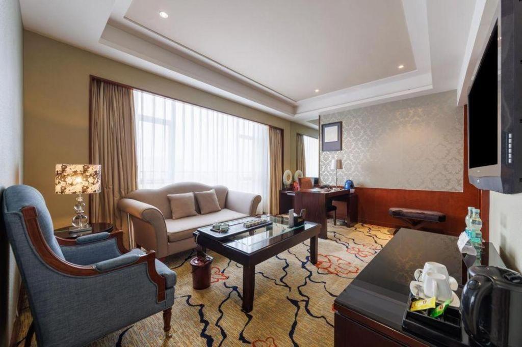 Eurasia International Hotel Dongguan  Exterior photo